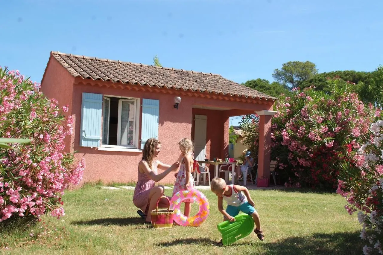 Parc Saint James Oasis Village Puget-sur Argens 5*,