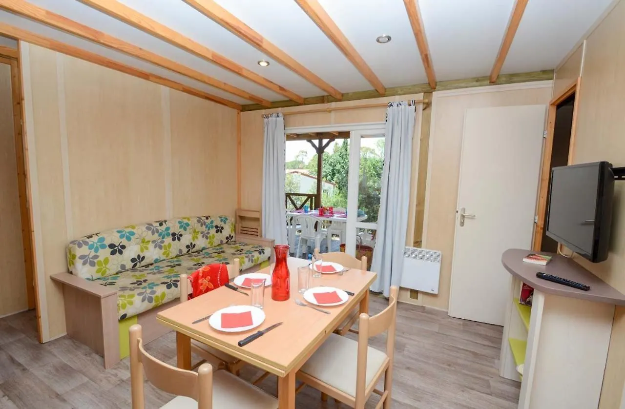 Parc Saint James Oasis Village Puget-sur Argens 5*,