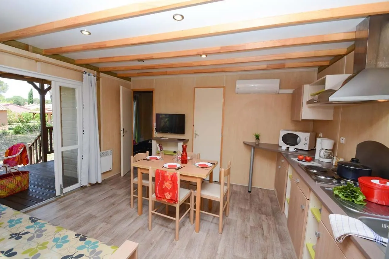 Parc Saint James Oasis Village Puget-sur Argens 5*,